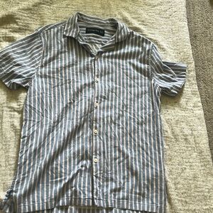 Button up Abercrombie & Fitch t-shirt